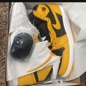 Ones tennis shoes